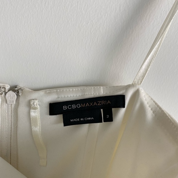 BCBG MAXAZRIA White dress with black lace detailing - Picture 5 of 5